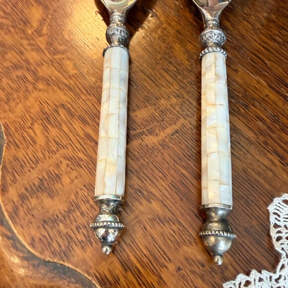 TOWLE Silversmiths Two-Piece Salad Serving Set Mother of Pearl Handles - Picture 5 of 17